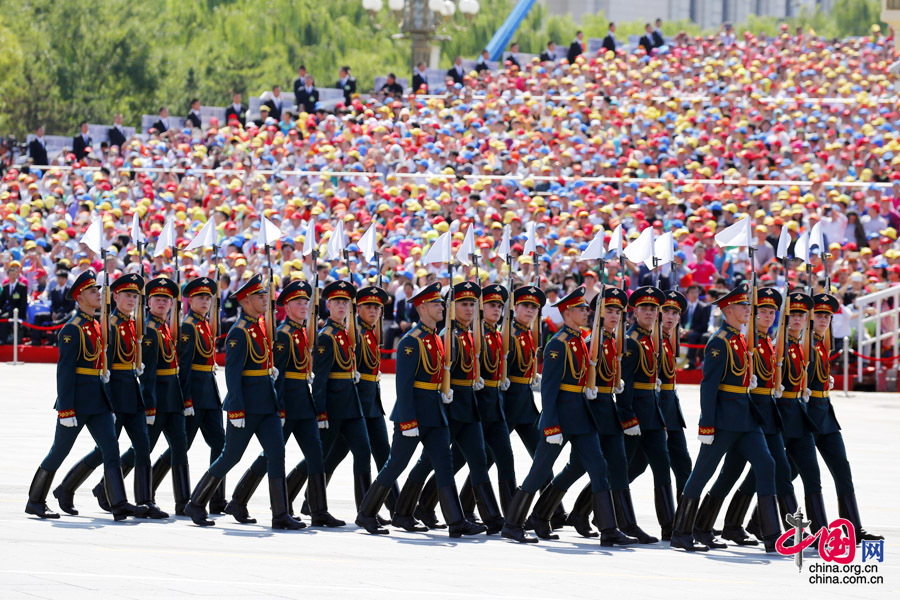  9月3日，中國人民抗日戰爭暨世界反法西斯戰爭勝利70周年紀念大會在北京隆重舉行，有11個國家派方隊、6個國家派代表隊來華參加閱兵。圖為俄羅斯聯邦武裝力量方隊通過天安門廣場。中國網記者 楊佳攝
